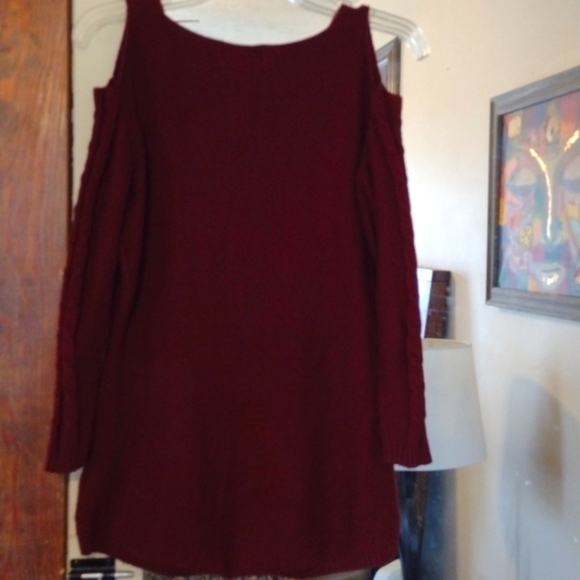 ๐ฅCold Shoulder Sweater Small - Picture 10 of 10